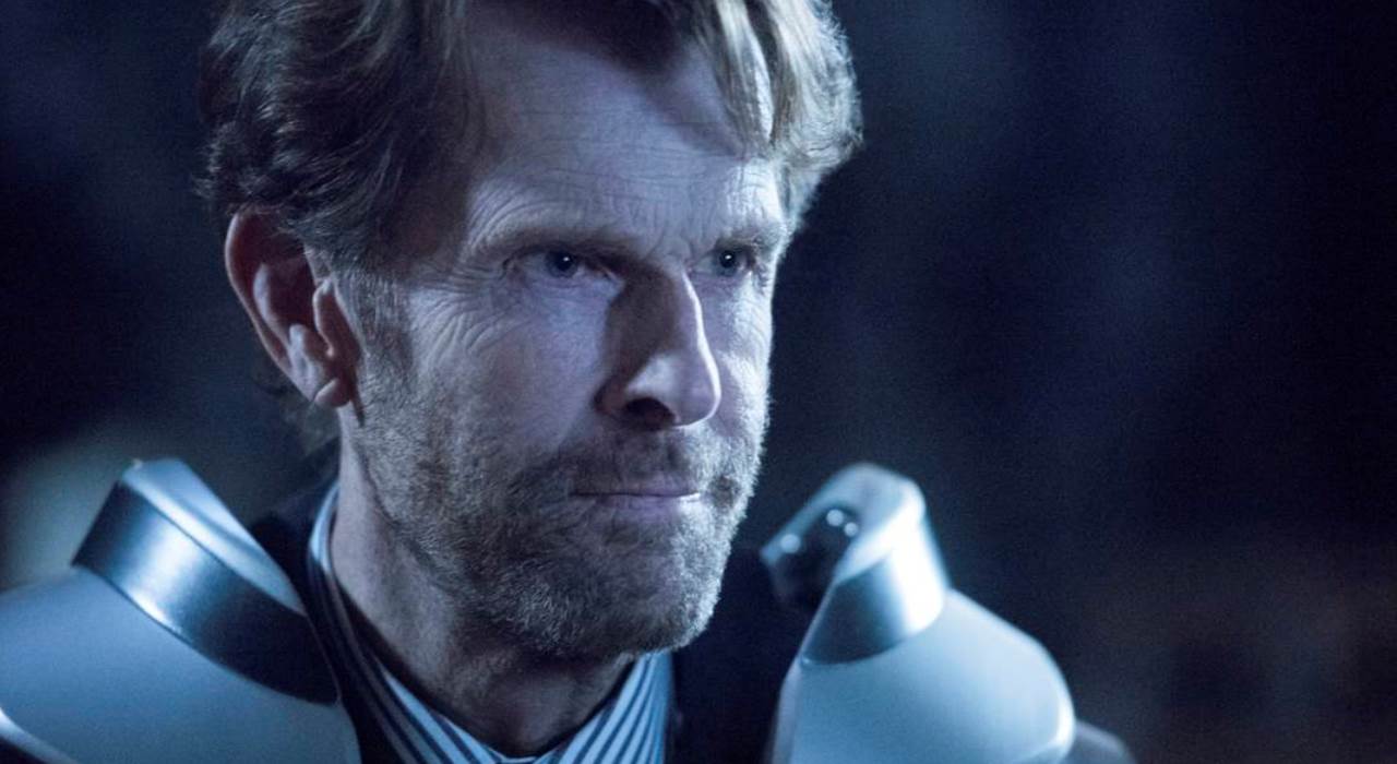 Crise nas Infinitas Terras: Novas Imagens revelam visual de Bruce Wayne
