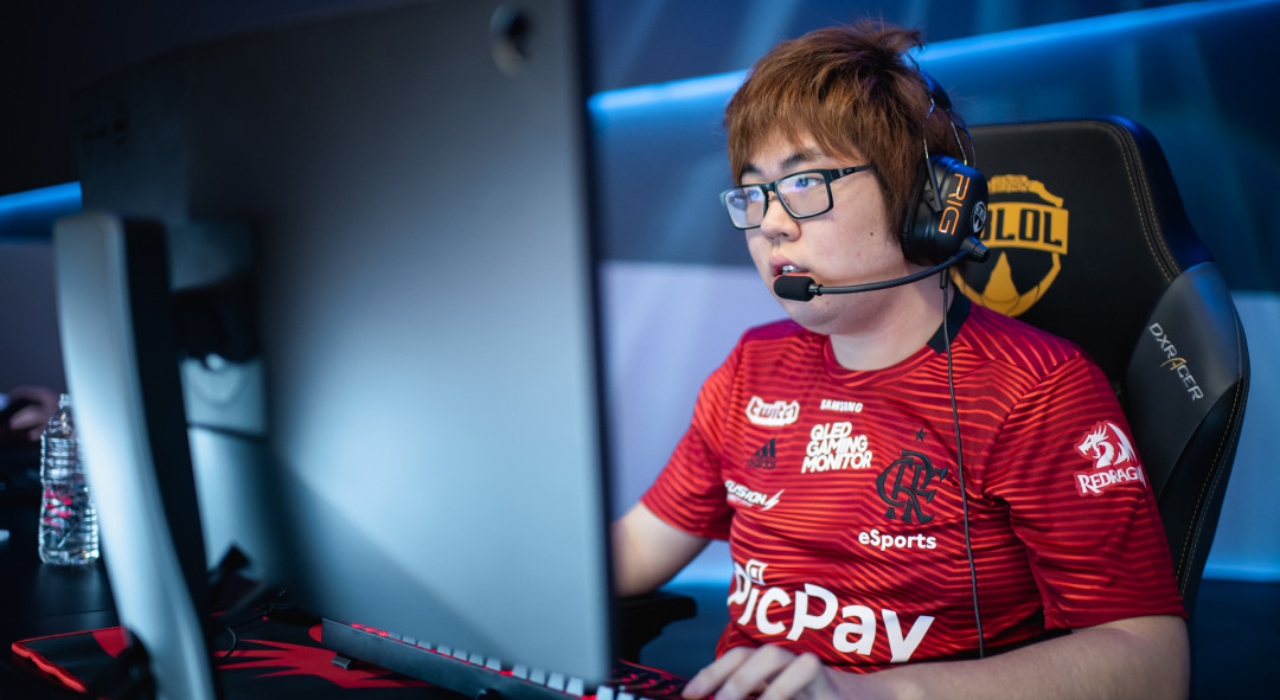 Jogador brasileiro de League of Legends sofre acidente de carro; pai do jovem morre no local