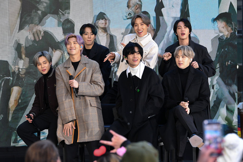 Série inspirada no BTS Universe ganha elenco oficial