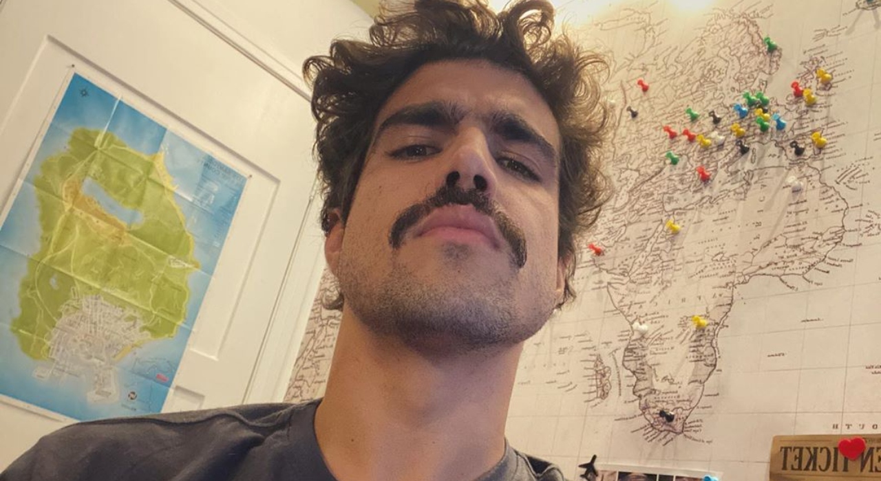 Casa de Caio Castro vira motivo de debate nas redes sociais: “Hétero bebedor de cerveja”