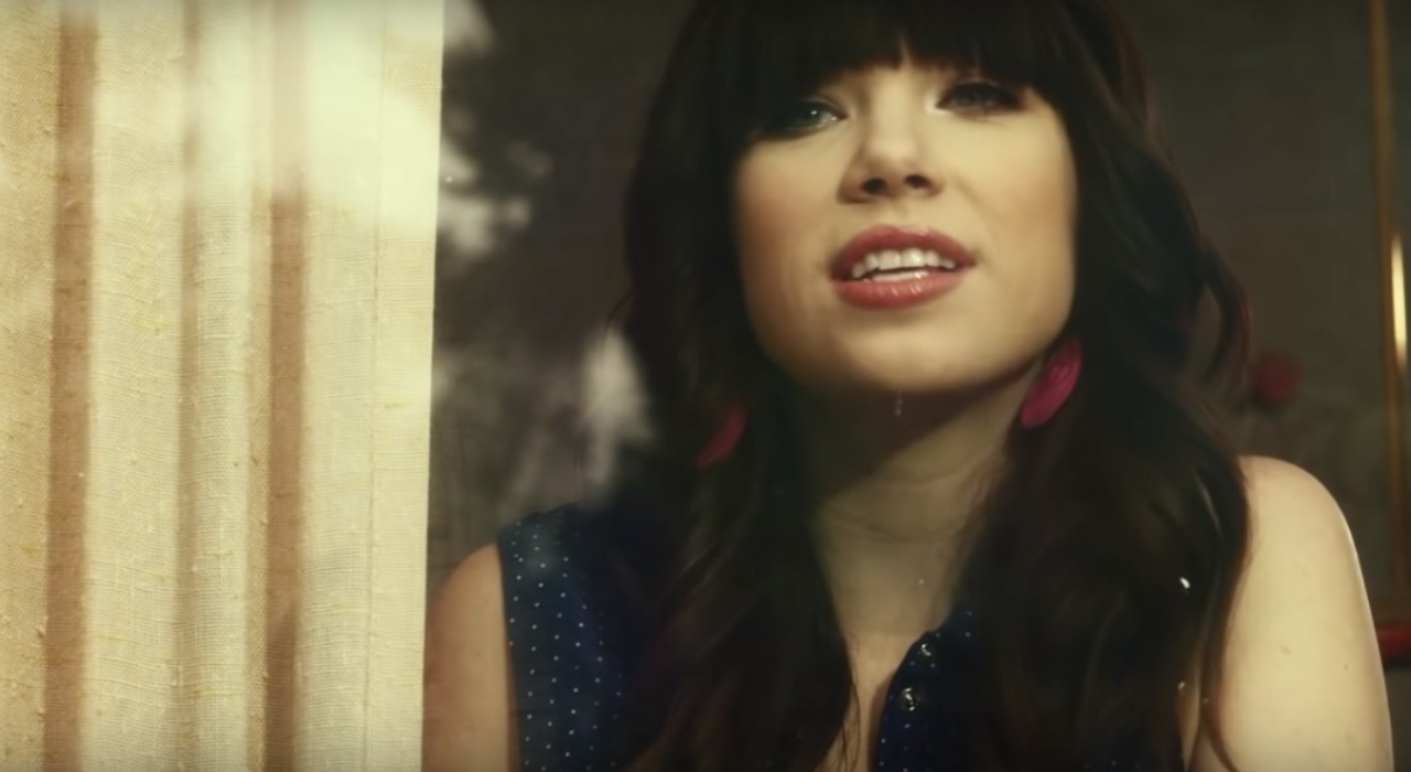 Lembra? Há 8 anos, Carly Rae Jepsen lançava o single Call Me Maybe