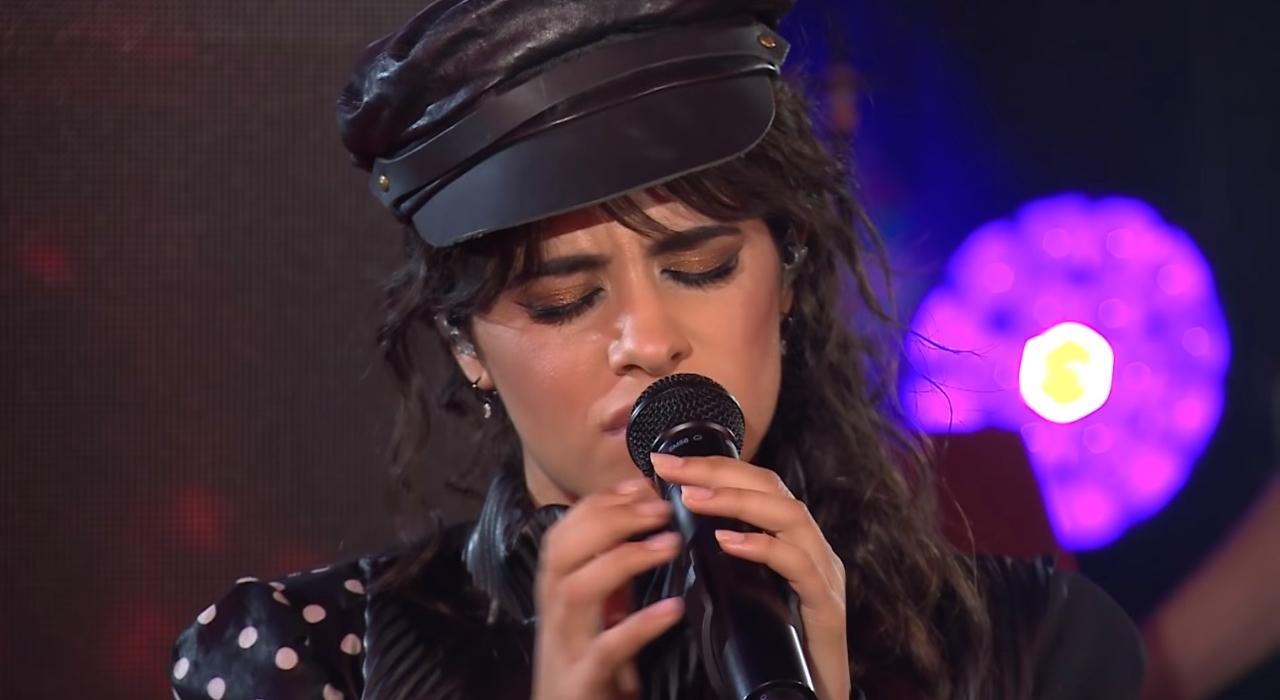 Camila Cabello faz cover de Someone You Loved no BBC Live Lounge