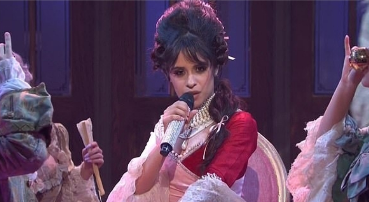 Camila Cabello homenageia Madonna e encarna Maria Antonieta para cantar Cry For Me