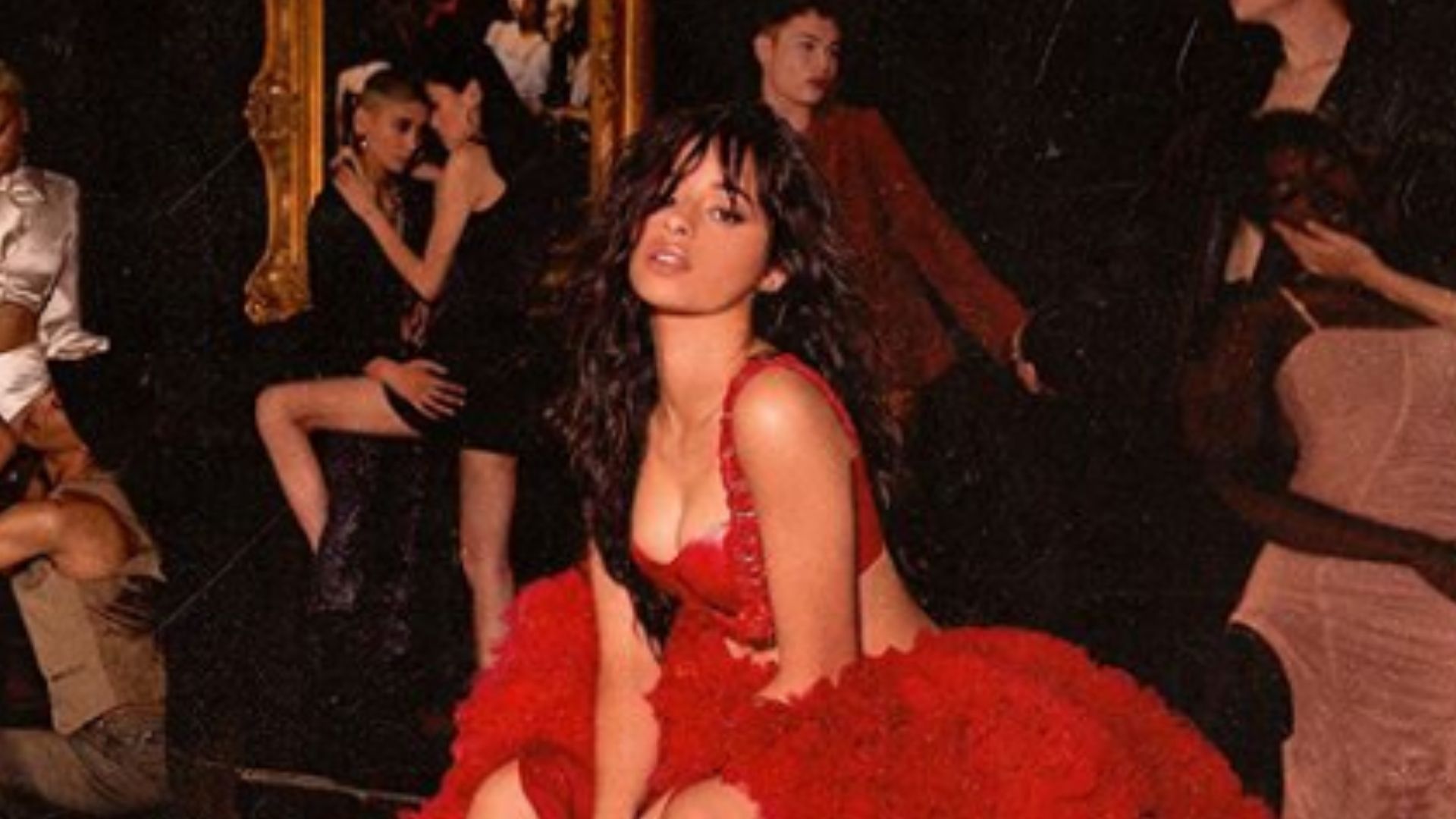 Camila Cabello divulga capa e anuncia data de lançamento de novo álbum, Romance