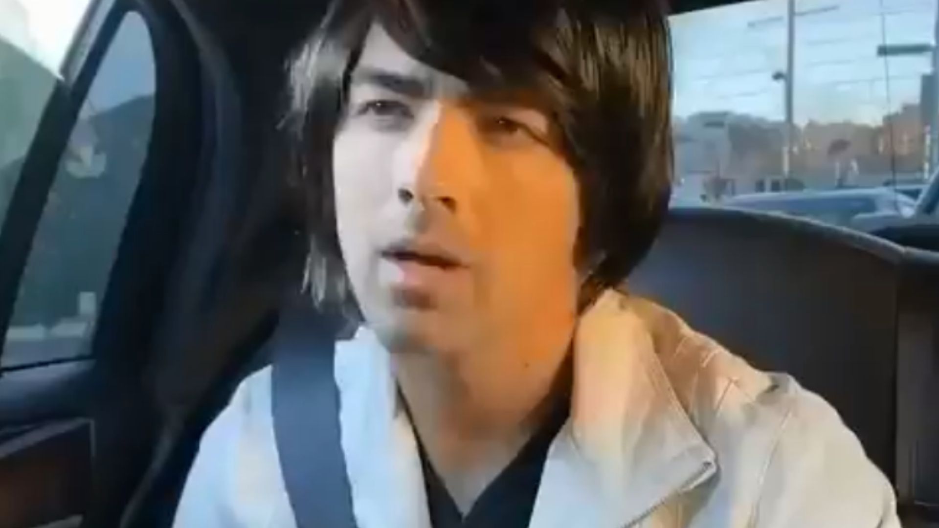 Jonas Brothers recriam cena de Camp Rock em vídeo; confira
