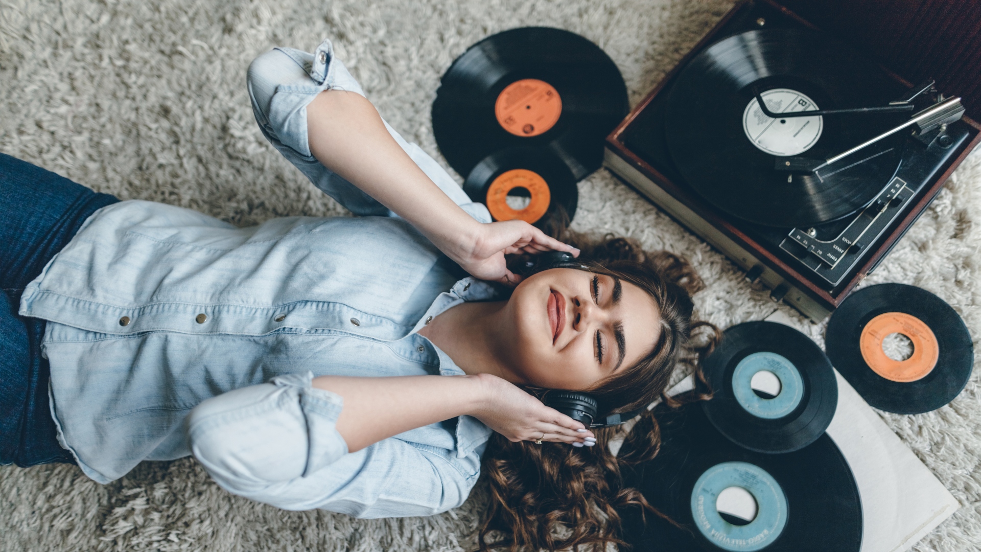 É apaixonado por boa música? Então dá uma olhada nos discos de vinil e CDs que selecionamos para você!