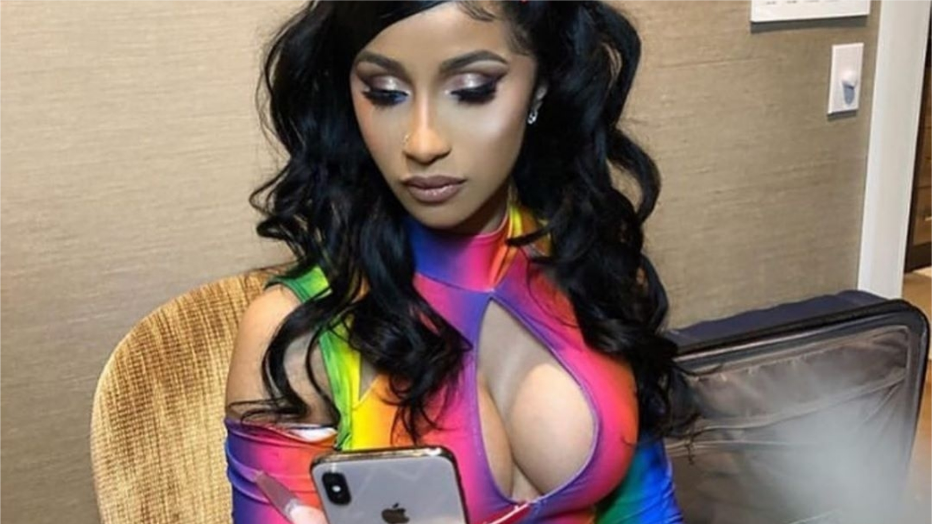 Cardi B responde fãs em português prometendo show, um funk e explica cancelamento no Rock In Rio