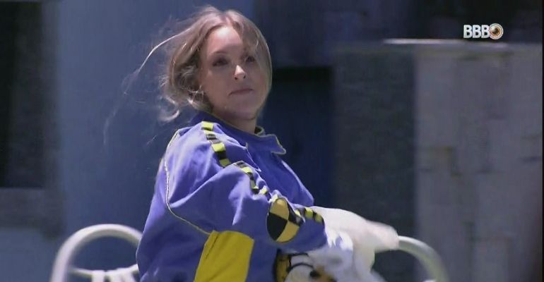 Carla Diaz retorna ao “Big Brother Brasil 21” fantasiada de dummy; confira o momento