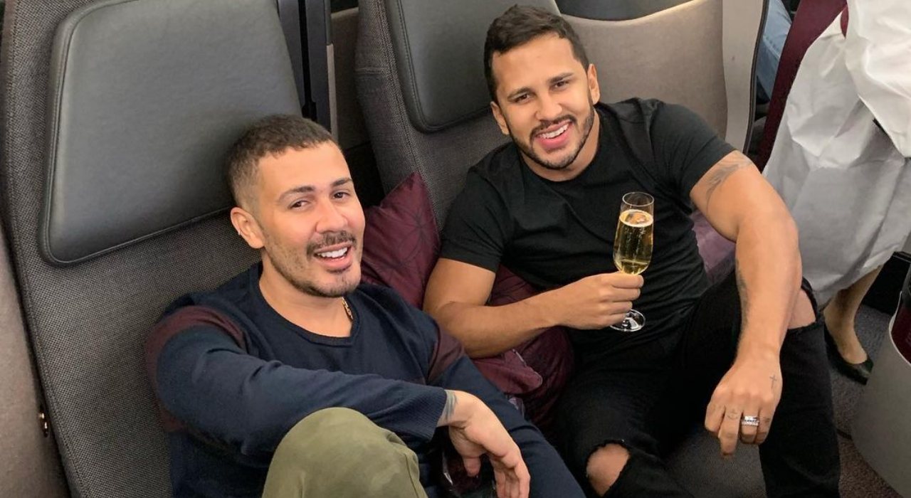 Carlinhos Maia diz que demorou 5 anos para transar com o marido: “Sarrava por cima das bermudas”