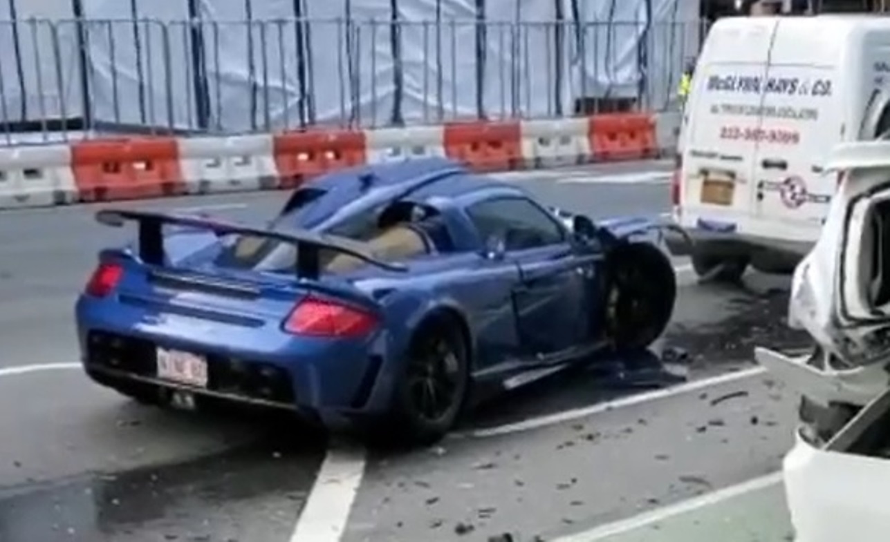 Homem fura quarentena e destrói raríssimo carro de luxo em forte colisão; veja o flagra
