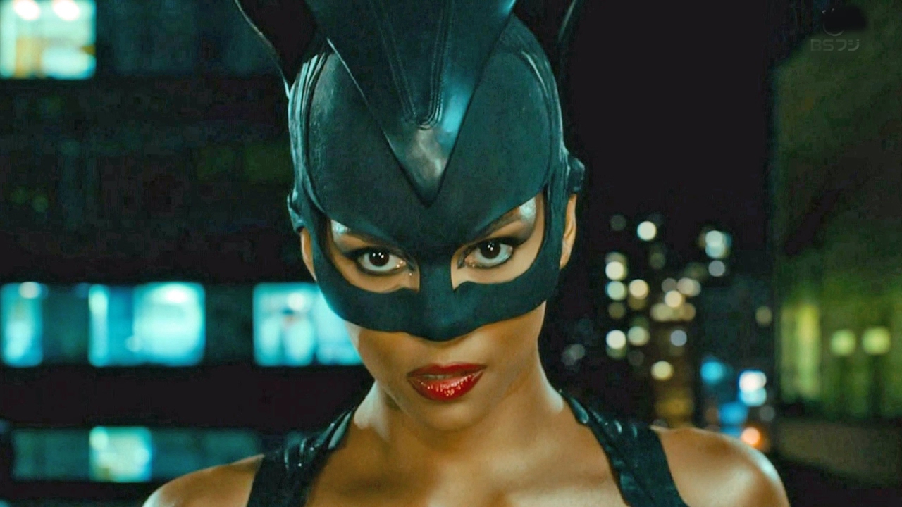 Halle Berry dá as boas-vindas a Zoë Kravitz como Mulher-Gato em The Batman