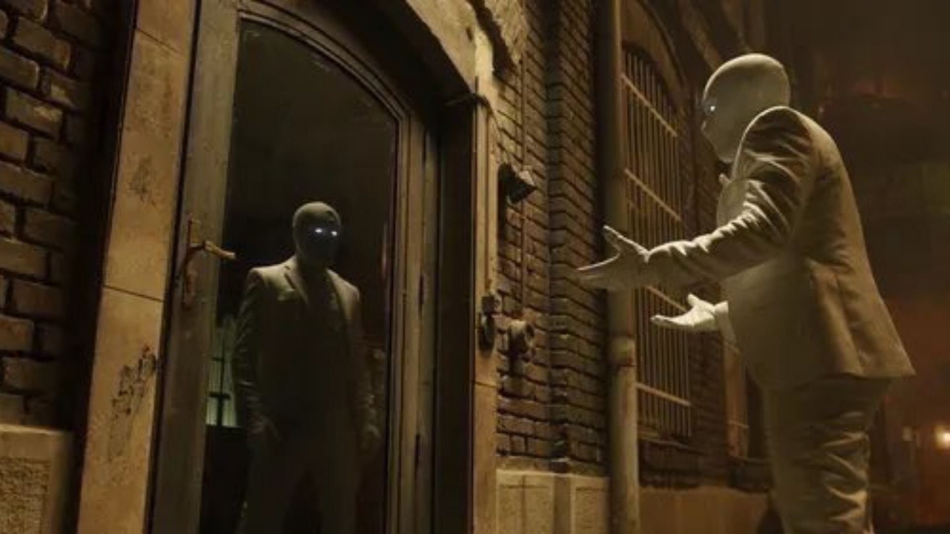 “Cavaleiro da Lua” ganha novo clipe no Egito com mudanças de Oscar Isaac