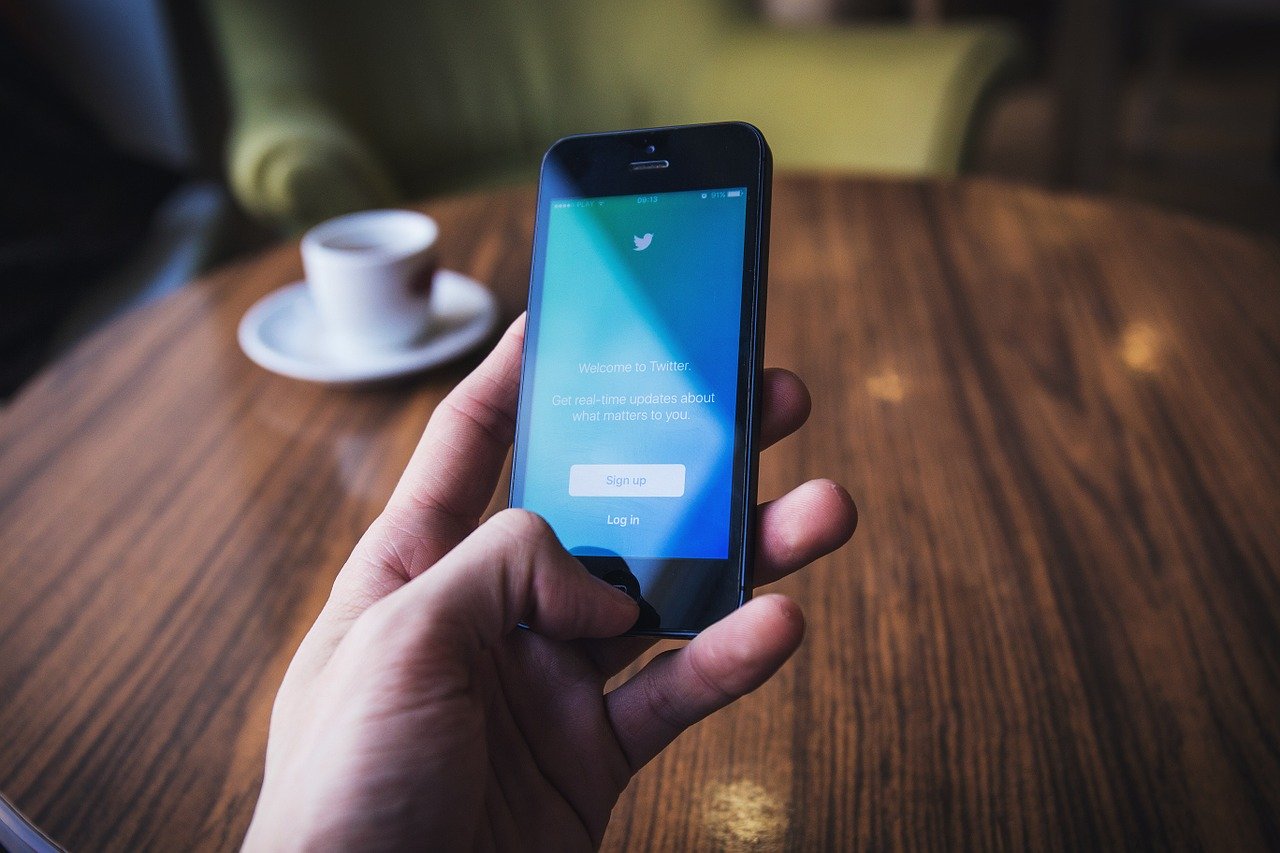 Twitter apresenta falhas de segurança e hackers roubam R$ 600 mil de Elon Musk e Bill Gates