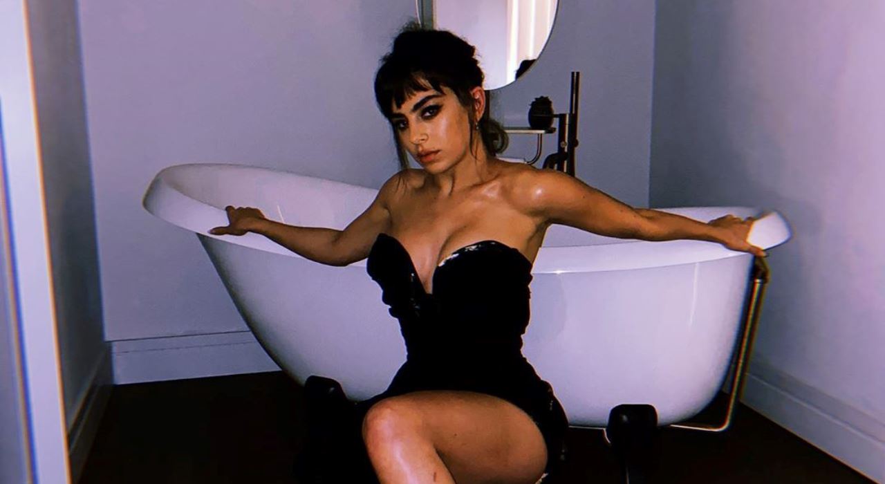 Charli XCX revela que quer lançar dois álbuns em 2020