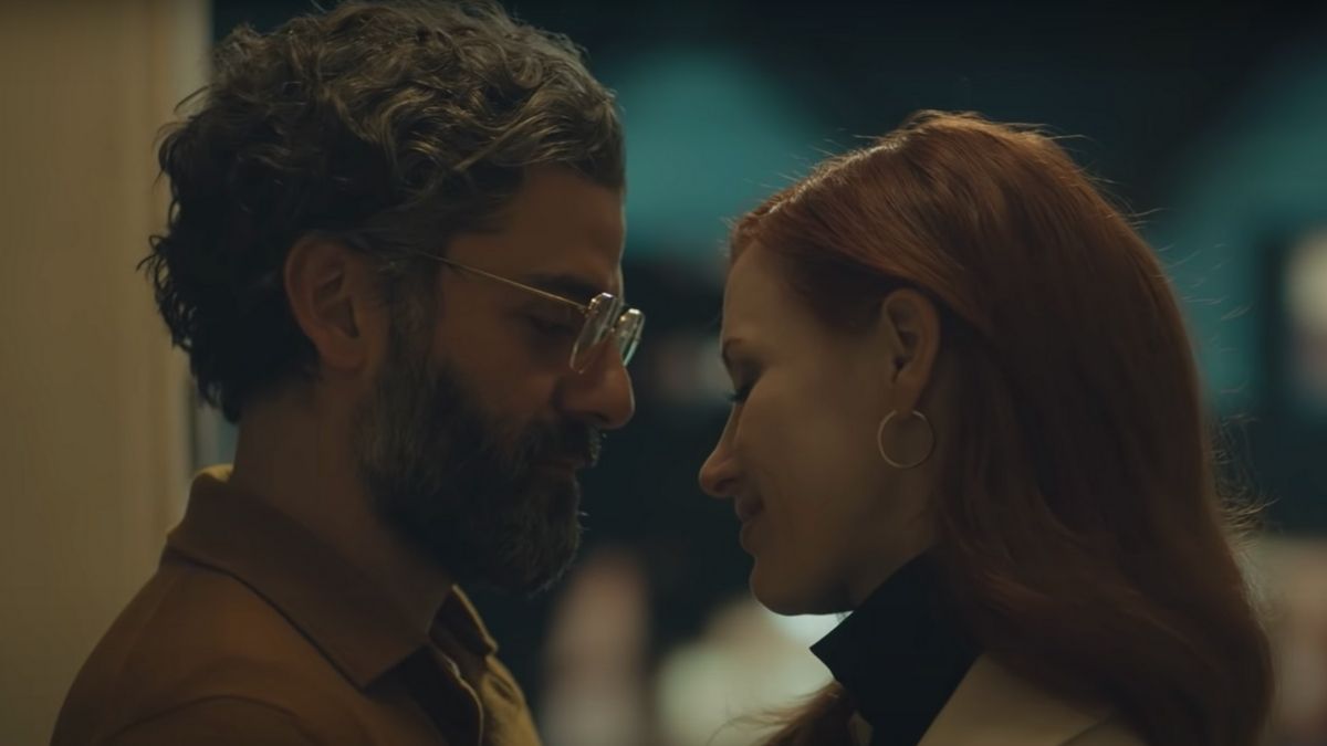 Jessica Chastain brinca após momento com Oscar Isaac em Veneza