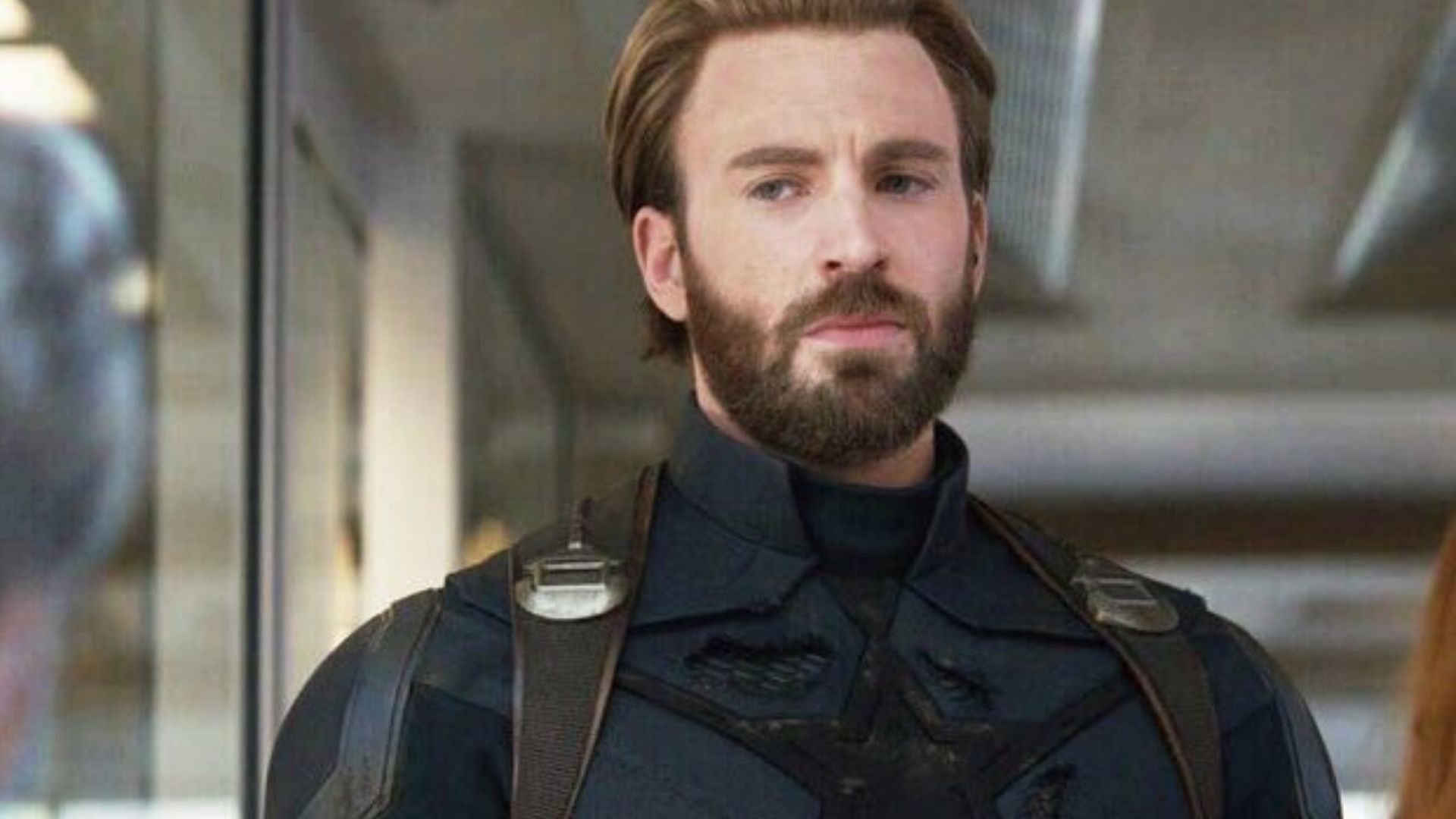 Chris Evans está em negociações para estrelar novo filme da Netflix com Emily Blunt