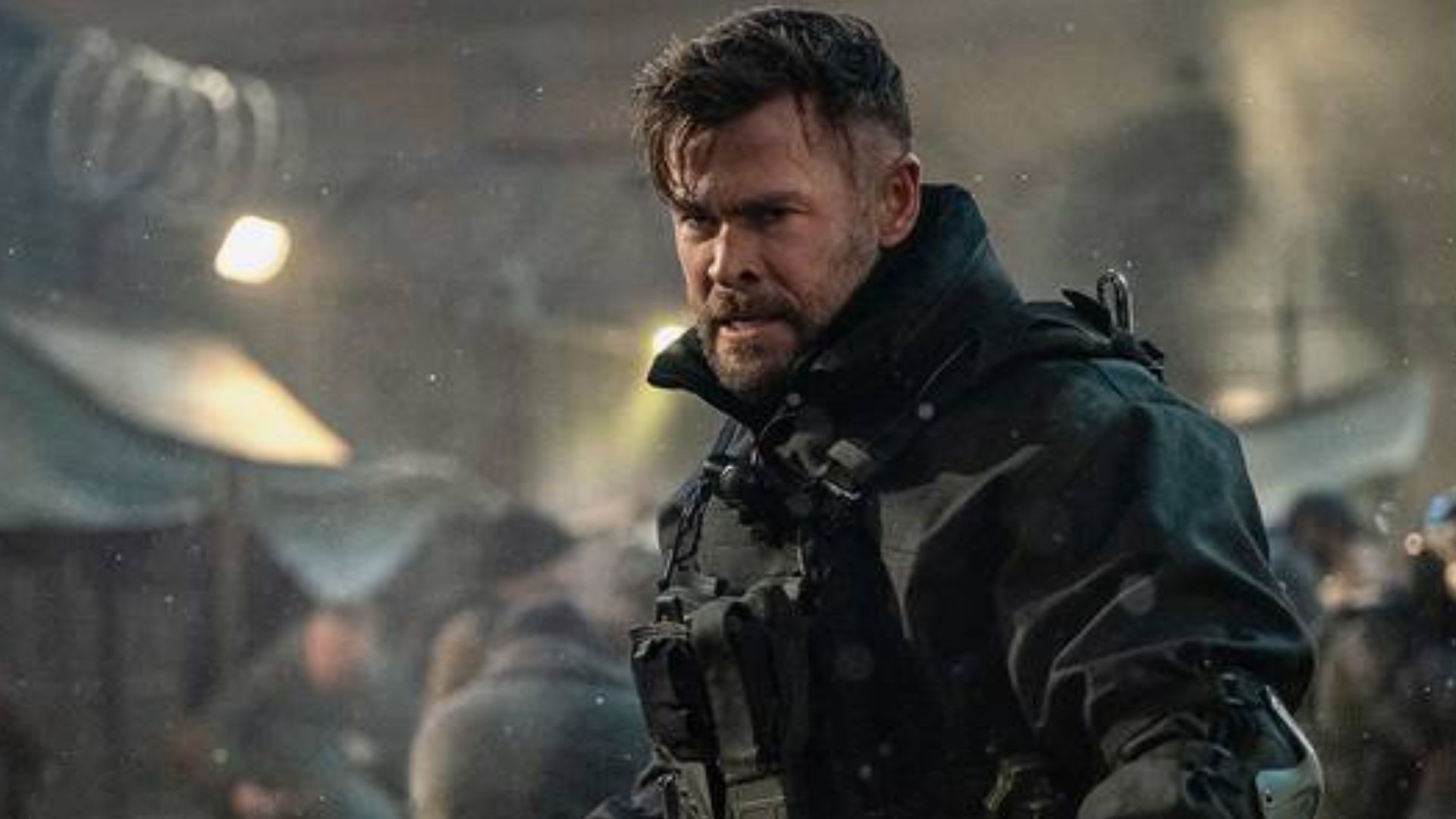 Chris Hemsworth cutuca Marvel e elogia cenas de ação de “Resgate 2”: “Baseadas na realidade”