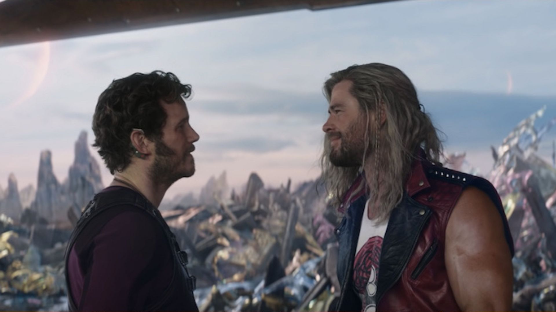 Chris Pratt vira meme após cena “sensual” entre Peter Quill e Thor no trailer de “Thor: Amor e Trovão”