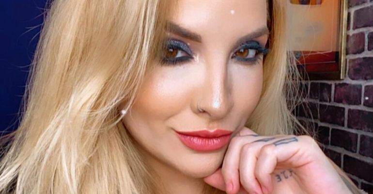 Ex-BBB já faturou mais de 100 mil reais por mês com vídeos sensuais na internet