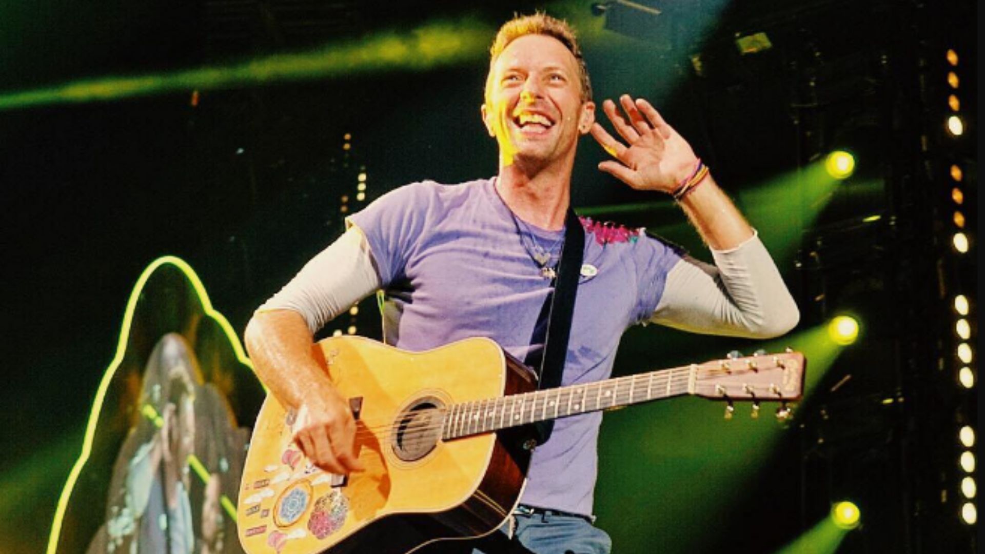 Chris Martin diz que Coldplay não fará turnês até que shows sejam ambientalmente benéficos