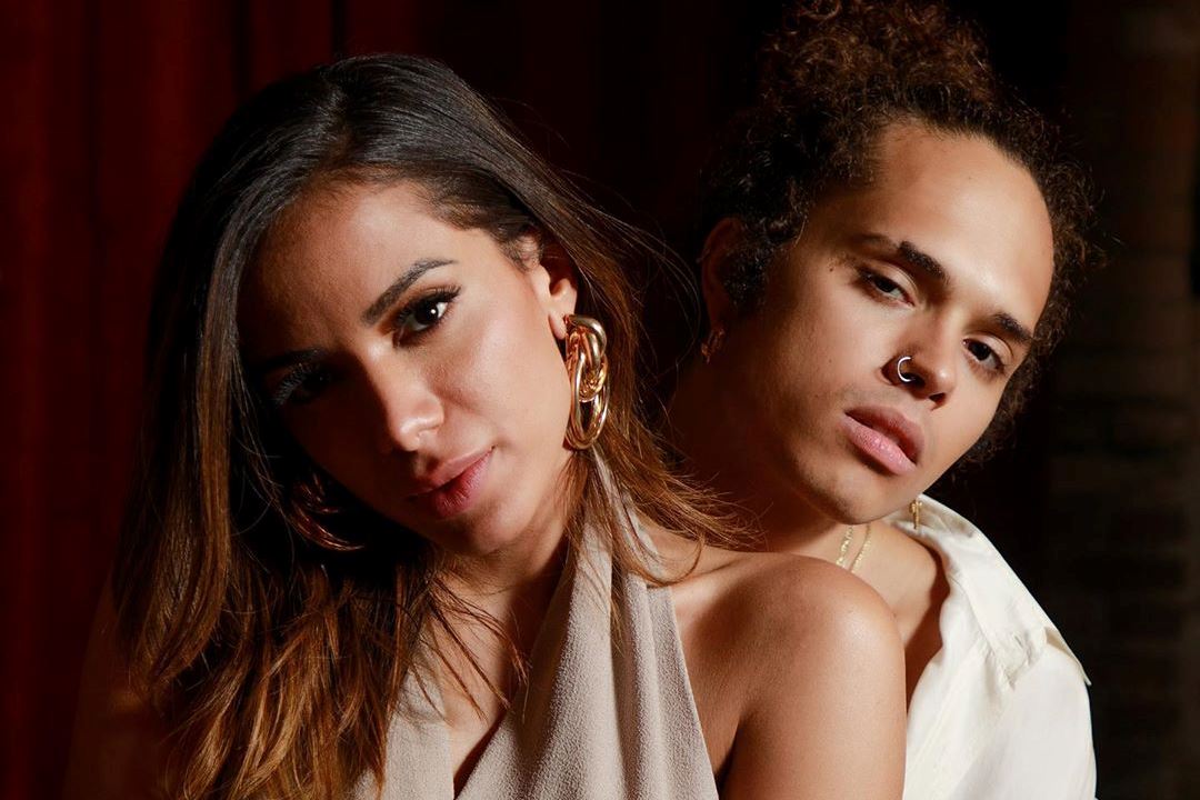 Saiu! Anitta e Vitão lançam o clipe de Complicado; confira