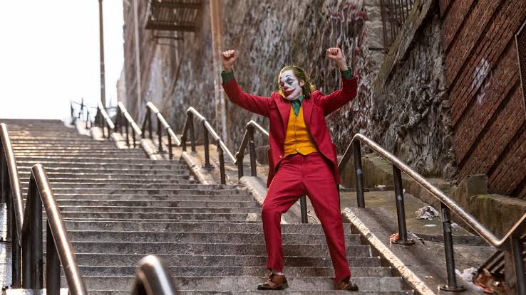 Coringa: Joaquin Phoenix aparece de surpresa em sessões do filme