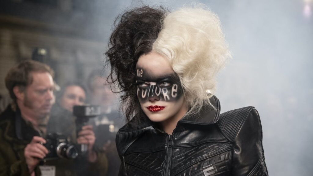“Cruella” acerta ao equilibrar vilania e carisma da personagem | #CineBuzzIndica