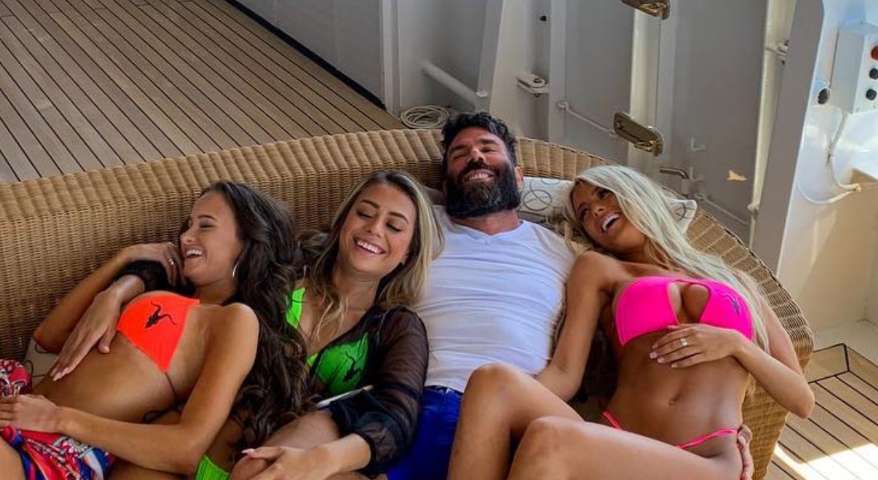 Dan Bilzerian faz comentário com conotação sexual para feministas brasileiras; veja