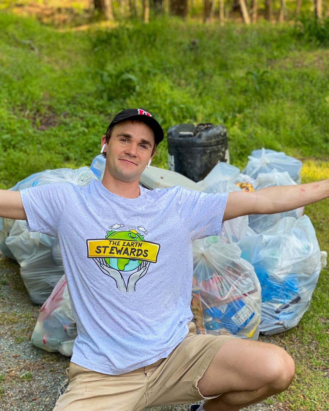 Homem passa uma década coletando mais de 7.000 sacos de lixo para ajudar o meio ambiente