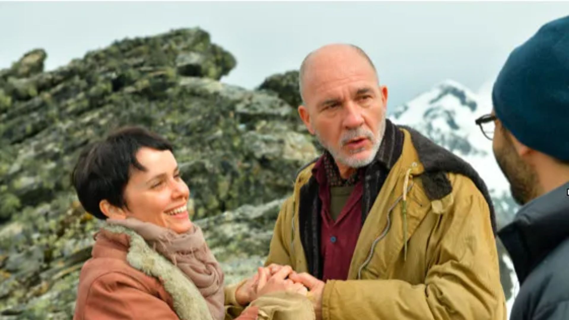 Débora Falabella vive escritora que mergulha em sua personagem no trailer de “Bem-Vinda, Violeta!”; assista