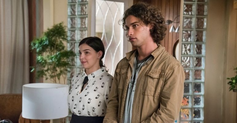 Malhação – Viva a Diferença: Deco recebe ligação e surpreende Roney com novidade