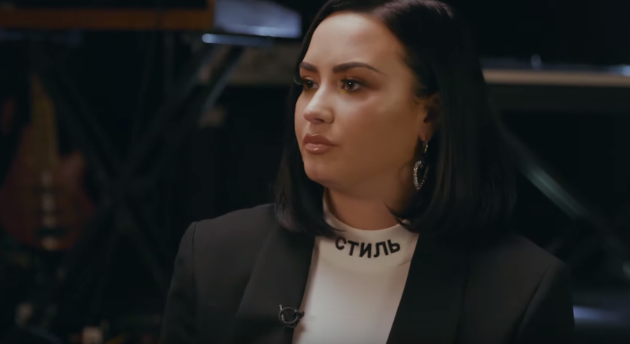 Demi Lovato diz que nova música foi um “pedido de ajuda” antes de overdose