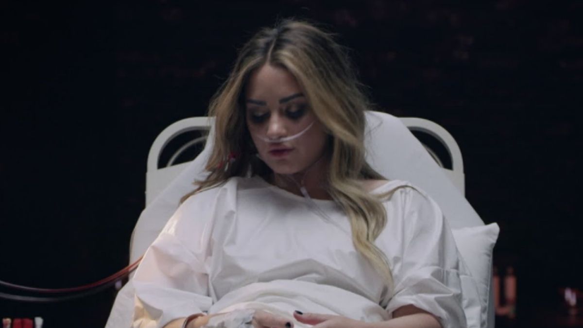 Demi Lovato revive noite quase fatal no clipe de “Dancing with the Devil”; assista