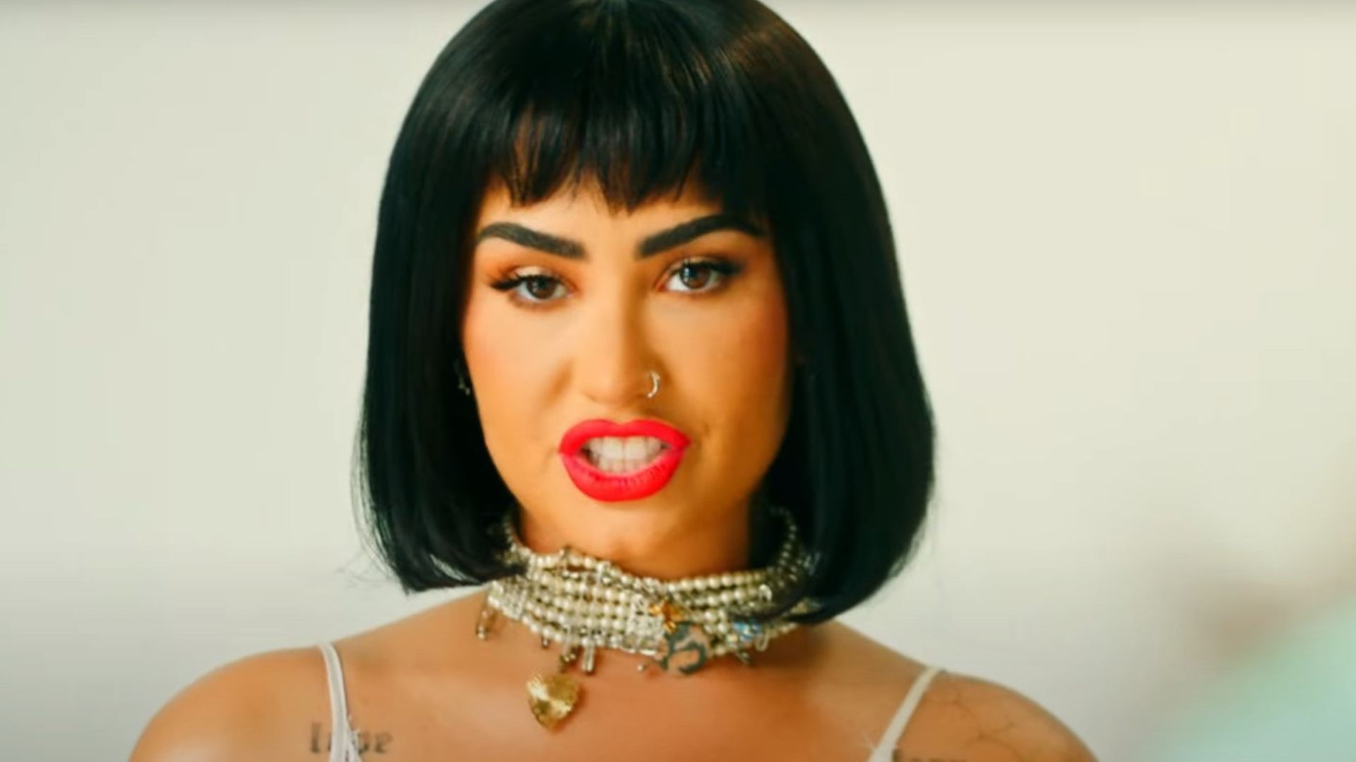 Demi Lovato faz referência à era “La La Land” no clipe de “Substance”; assista