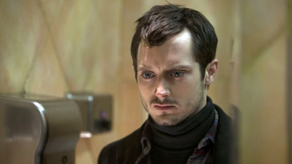 Elijah Wood é confirmado em remake de “O Vingador Tóxico”