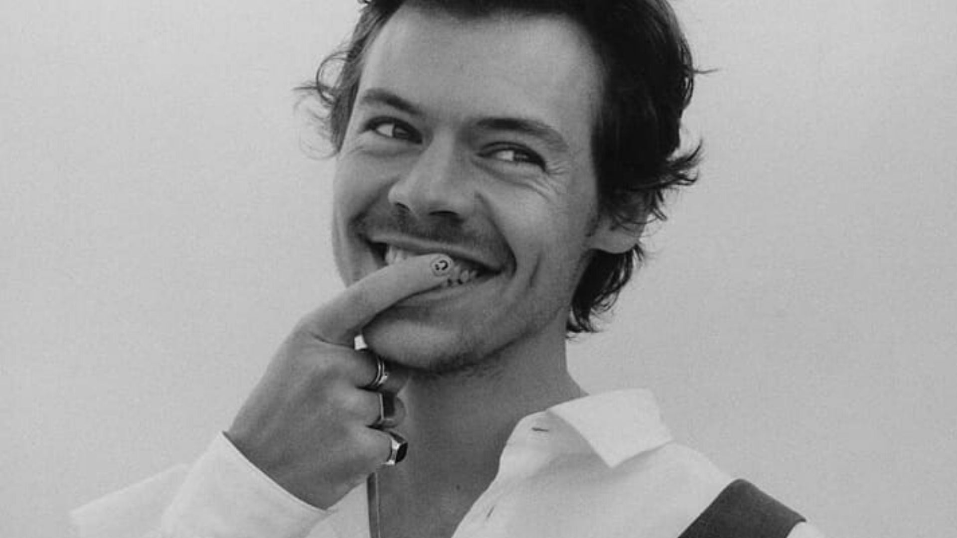 Harry Styles quebra recorde e vende 28 mil cópias em vinil nos Estados Unidos