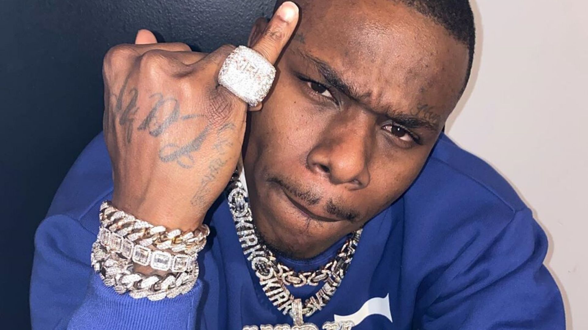 DaBaby é preso por agressão e roubo em Miami, nos EUA