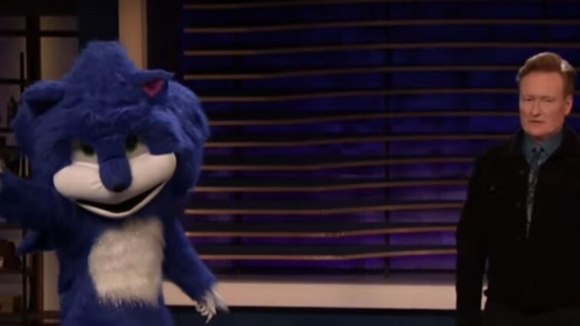Depois de mudar de visual em filme, “Sonic” aparece pelado em programa de humor dos EUA