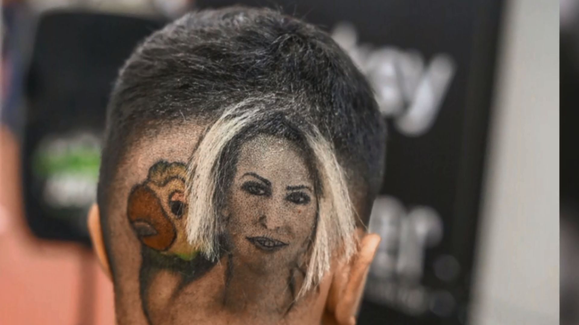 Barbeiro desenha Ana Maria Braga em cabelo e apresentadora aprova o corte