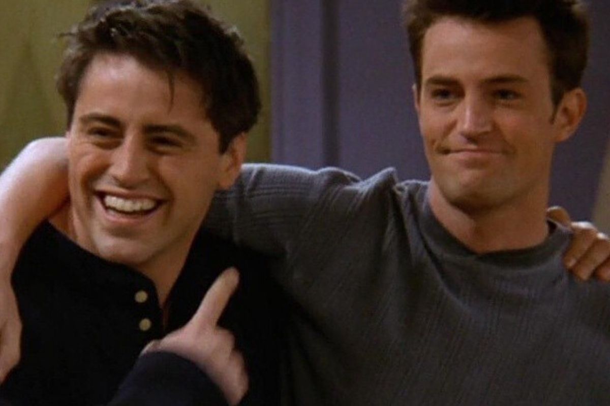 Matthew Perry empolga os fãs de Friends ao fazer publicação misteriosa no Twitter