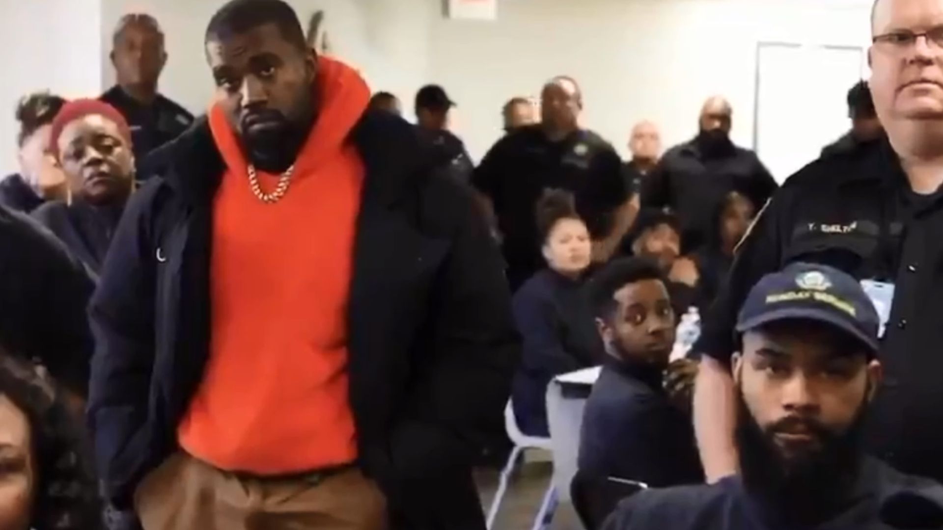 Kanye West apresenta o novo álbum, Jesus Is King, em penitenciárias dos Estados Unidos