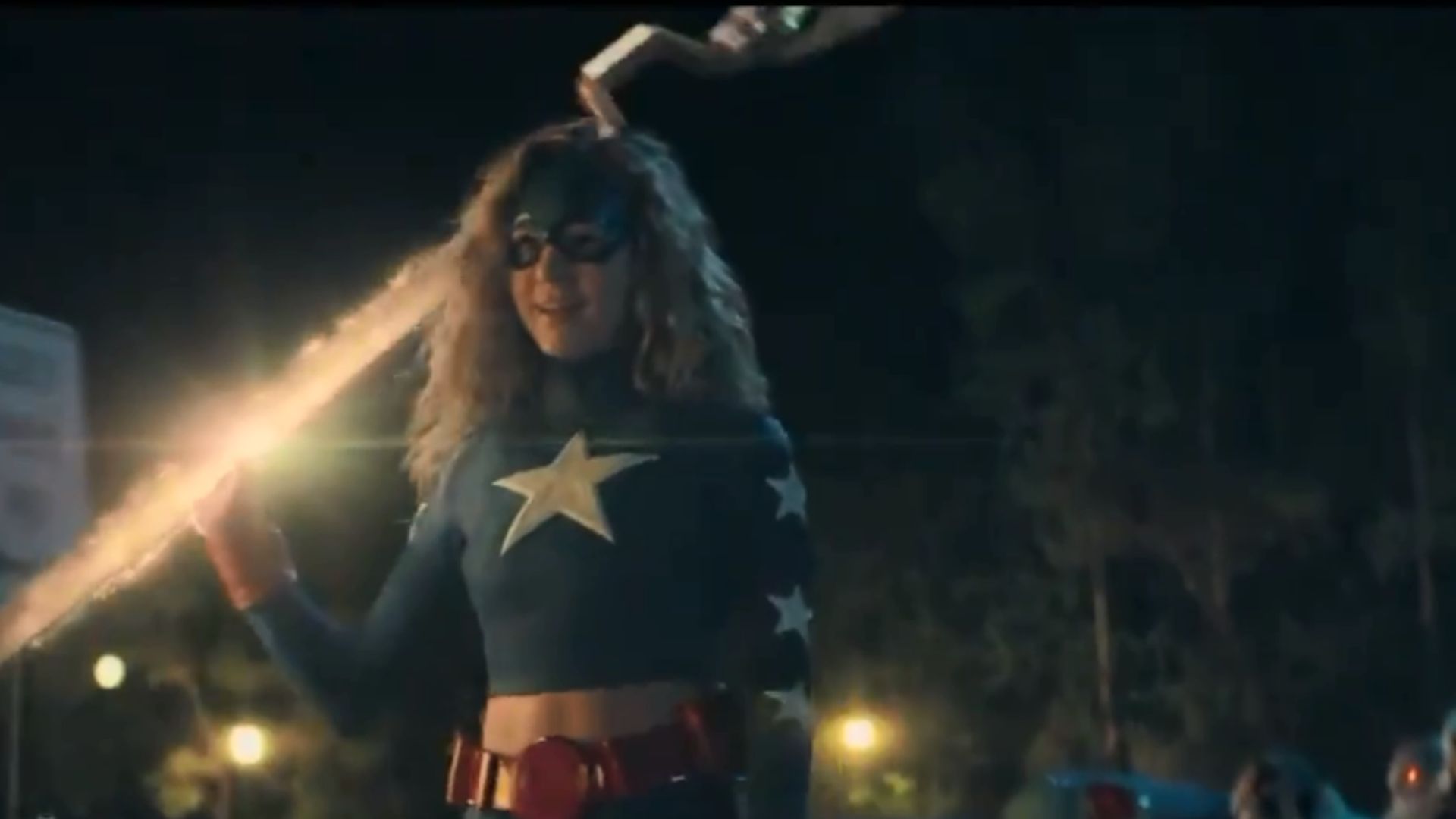 Stargirl: Teaser revela detalhes do traje da heroína na nova série da DC Universe