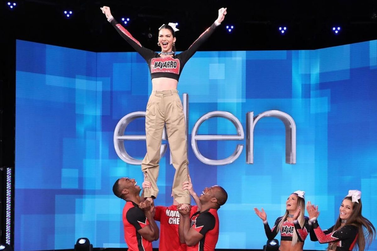 Kendall Jenner se torna cheerleader em nova gravação do programa da Ellen DeGeneres