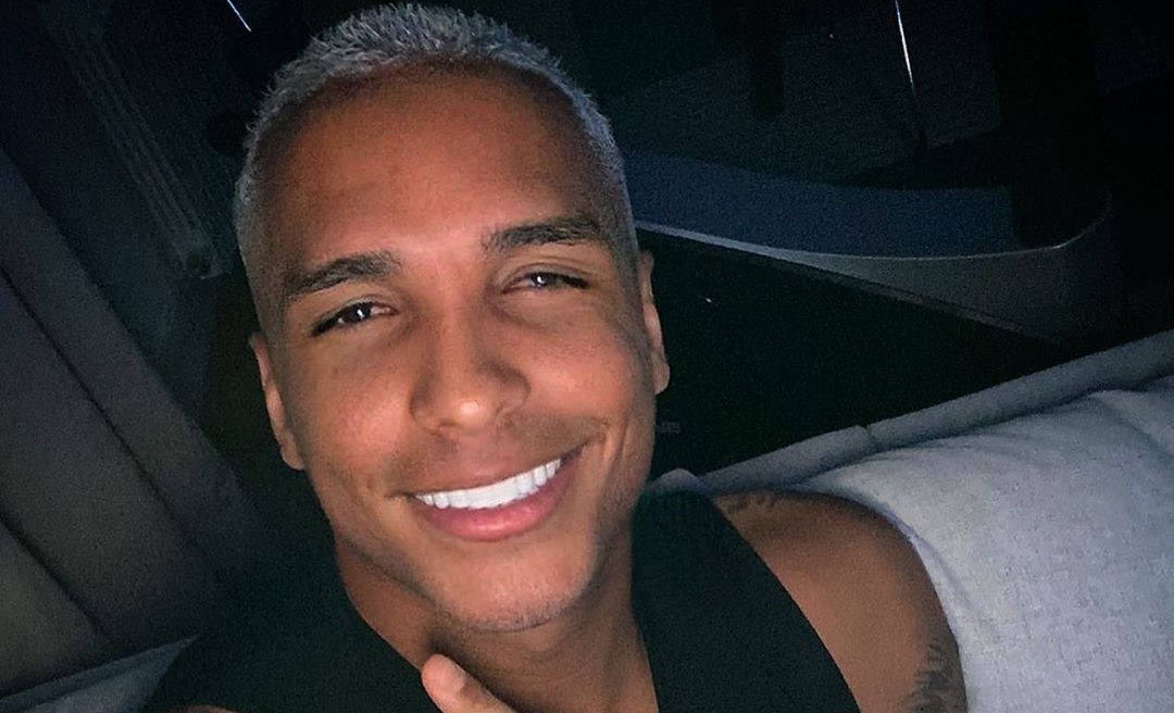 Jogador do Palmeiras tatua nome de 14 amigos na perna: “Amizade é tudo”