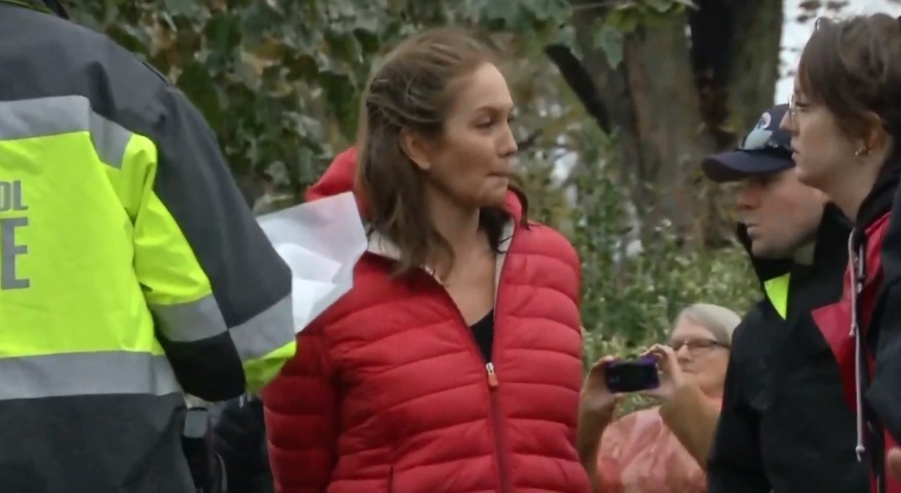 Diane Lane é presa enquanto protesta contra mudanças climáticas ao lado de Jane Fonda