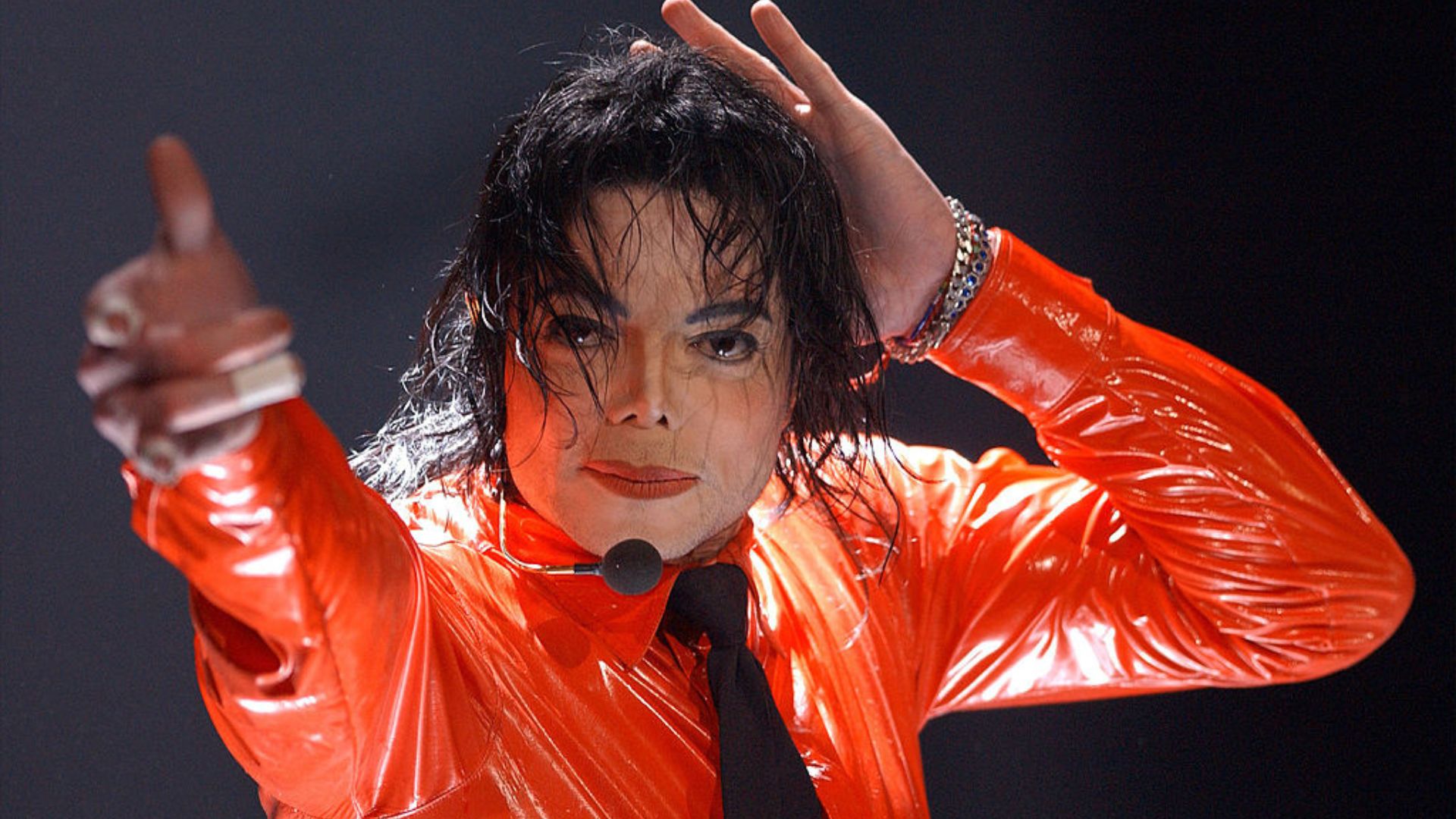 Diretor de “Deixando Neverland” critica cinebiografia de Michael Jackson