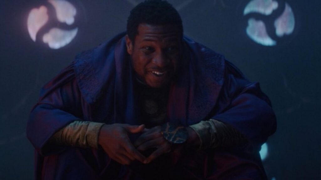 Diretora revela que Jonathan Majors improvisou cena do episódio final de “Loki”