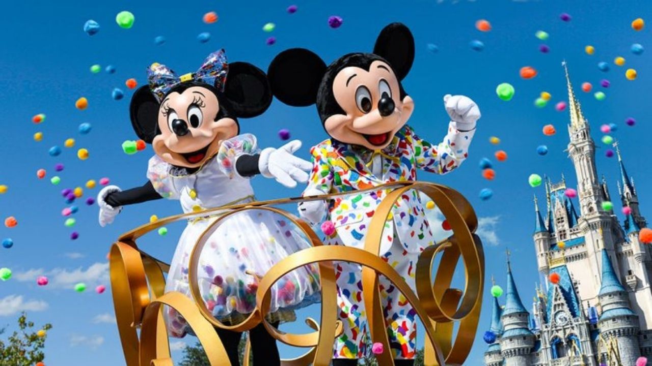 Mickey e Minnie completam 93 anos; confira momentos icônicos do casal