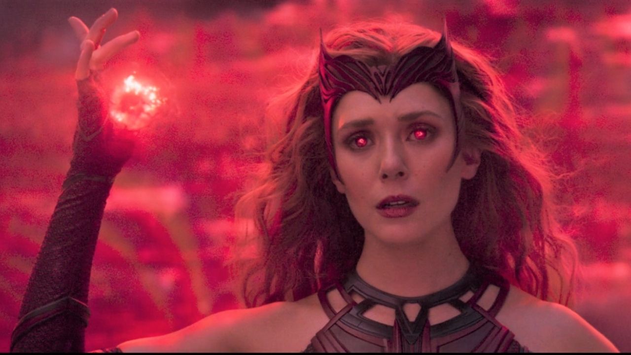 Imagem de “Doutor Estranho 2” revela novo visual da Feiticeira Escarlate; veja