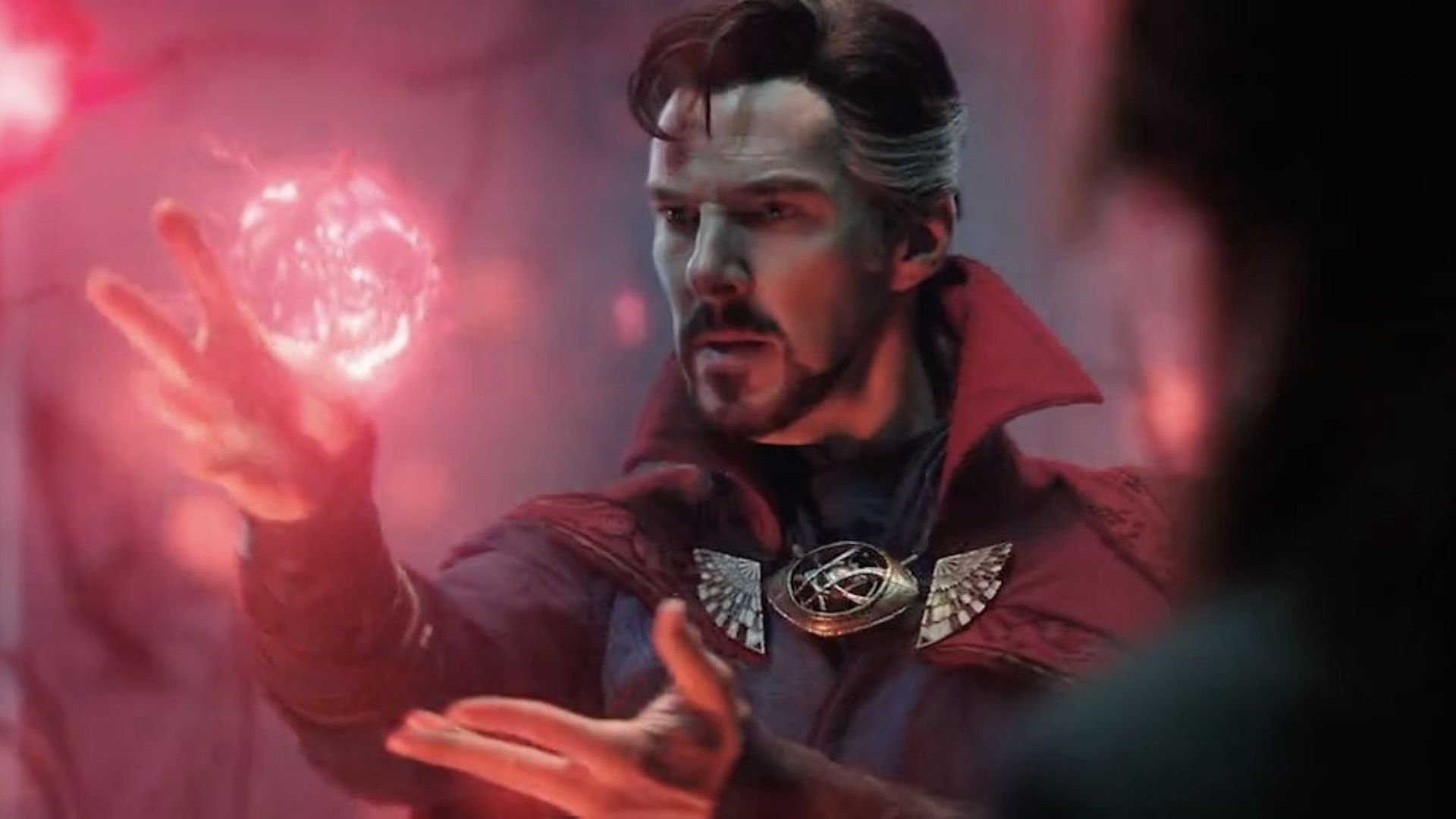 “Doutor Estranho 2” supera 800 milhões arrecadados e se aproxima das 10 maiores bilheterias da Marvel